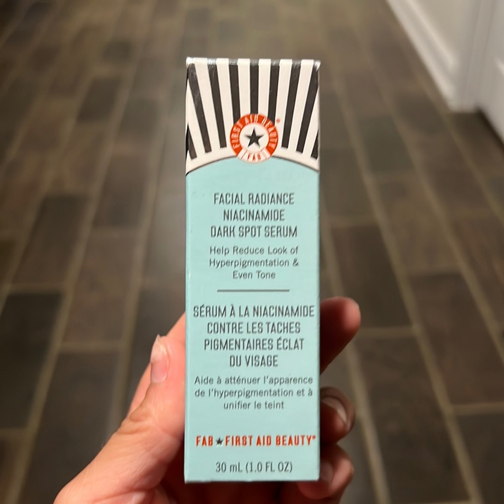 Facial Radiance Niacinamide Dark Spot Serum by First Aid Beauty